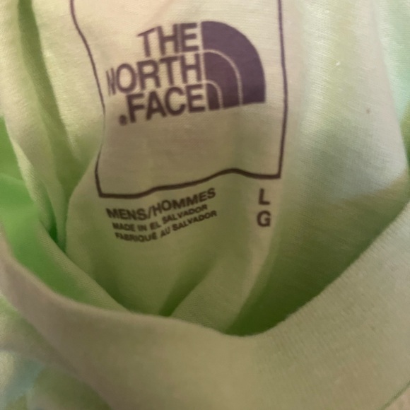 *NWT* NORTHFACE T-Shirt - Picture 2 of 4